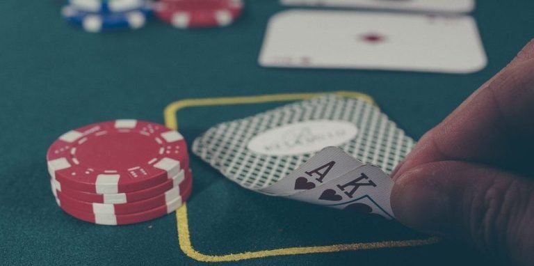 Ilustrasi pengguna koin33 mempraktikkan responsible gaming dengan kontrol dan kesadaran
